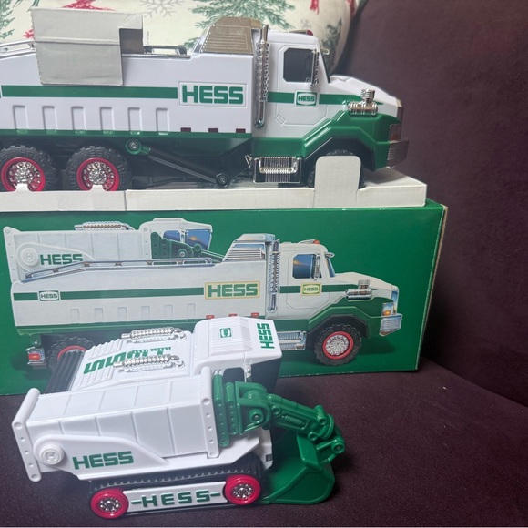 NIB Collectible 2017 Hess Dump Truck and Loader - Picture 2 of 7